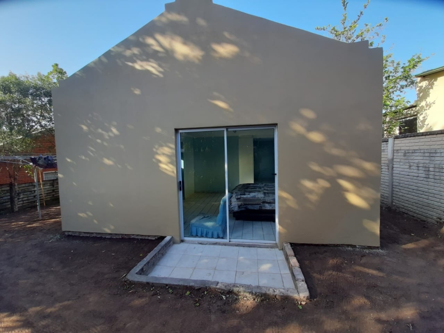 To Let 2 Bedroom Property for Rent in Beacon Bay North Eastern Cape